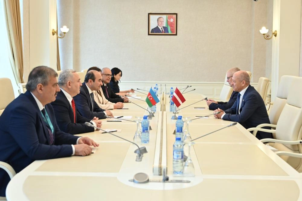 Azerbaijani parliament hosts meeting with Latvian delegation (PHOTO)