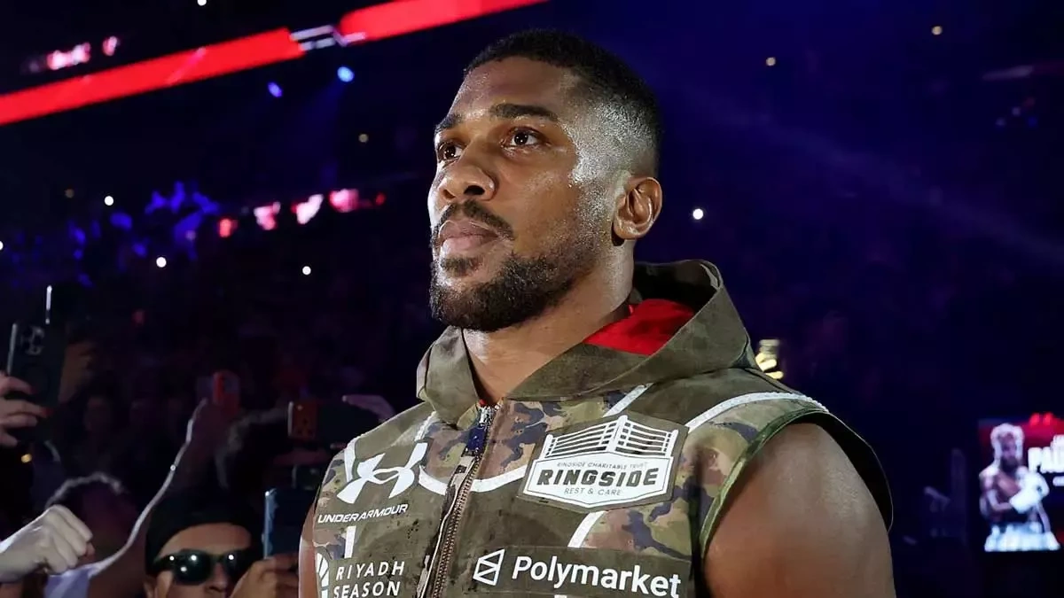 Boxing star survives car crash in Nigeria, two passengers killed