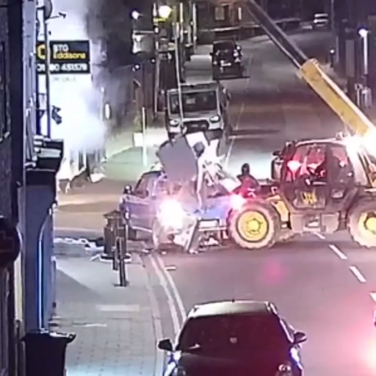 Thieves use telehandler to rip cash machine from UK Bank building PHOTO/VIDEO