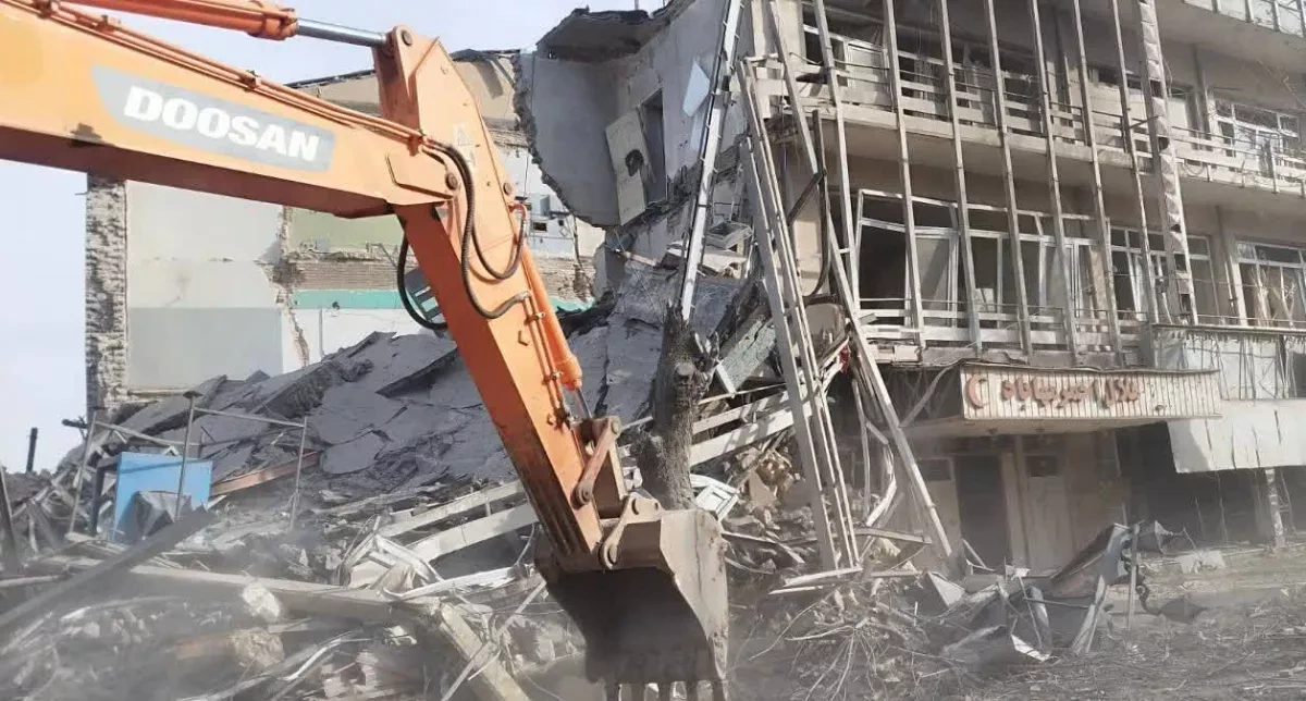 Explosions in Iran's Mahabad damage Red Crescent building photo