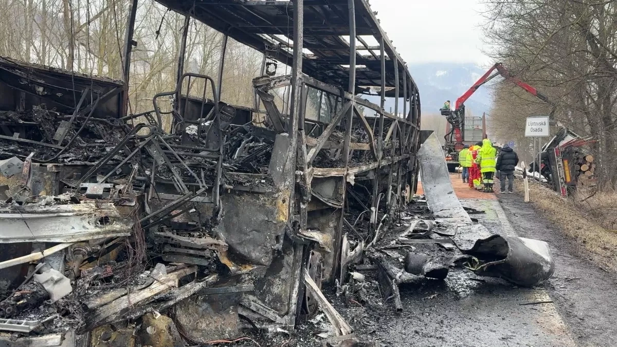Bus from Kraków to Budapest catches fire after crash in Slovakia, driver dies PHOTO