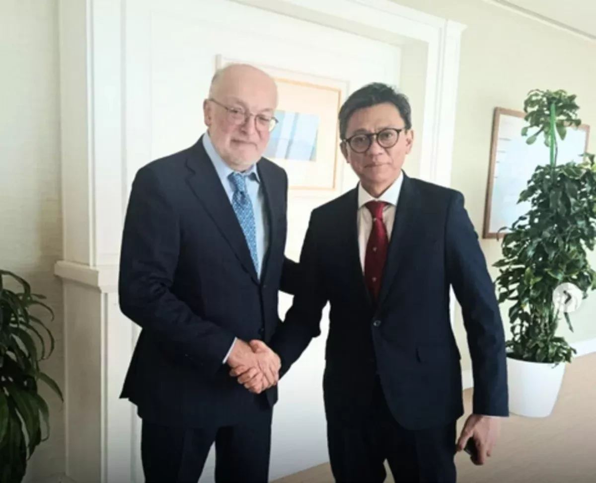 SOCAR VP meets Indonesian envoy to strengthen bilateral energy links