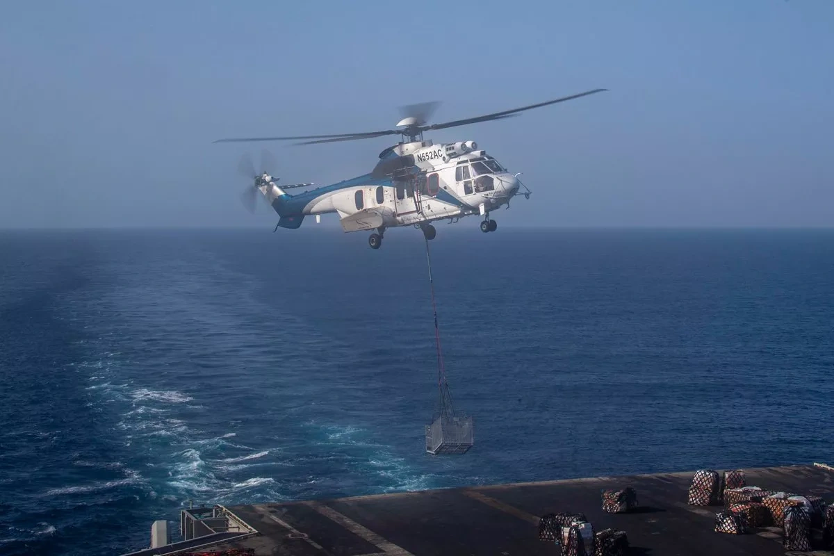 US aircraft carrier conducts replenishment operation in Arabian Sea photo