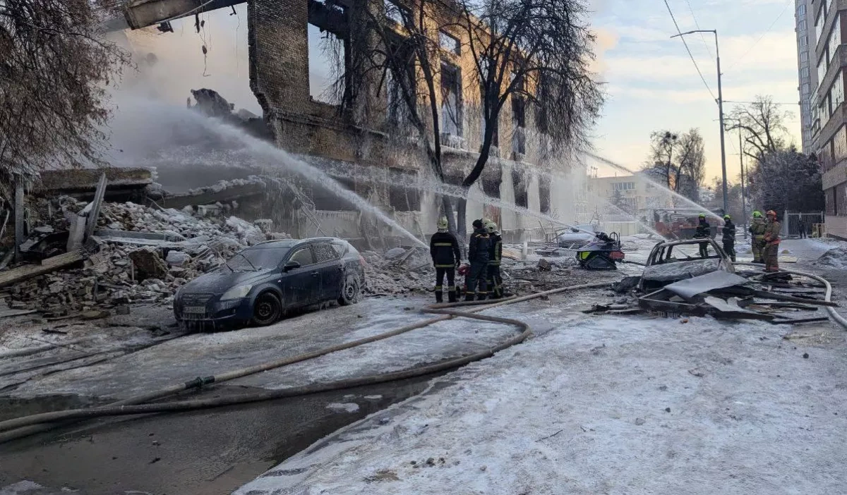Russian drone strikes ignite fires in Kyiv’s Solomyanskyi district PHOTO/VIDEO