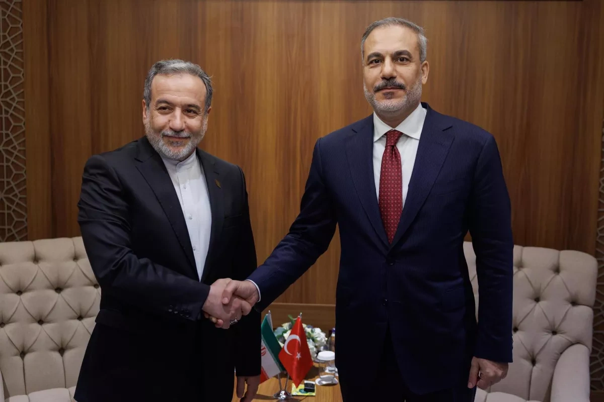 Iranian, Turkish FMs discuss latest developments in Iran during phone call