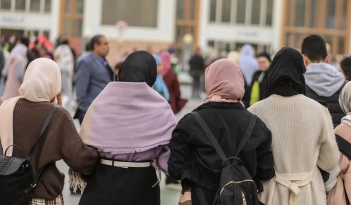 Austria plans headscarf ban for schoolgirls under 14