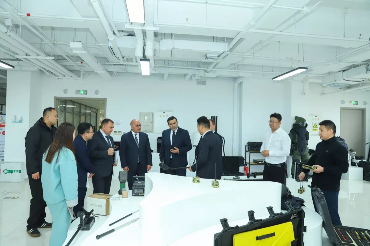 ANAMA delegation reviews Nuctech’s security technologies in China PHOTO