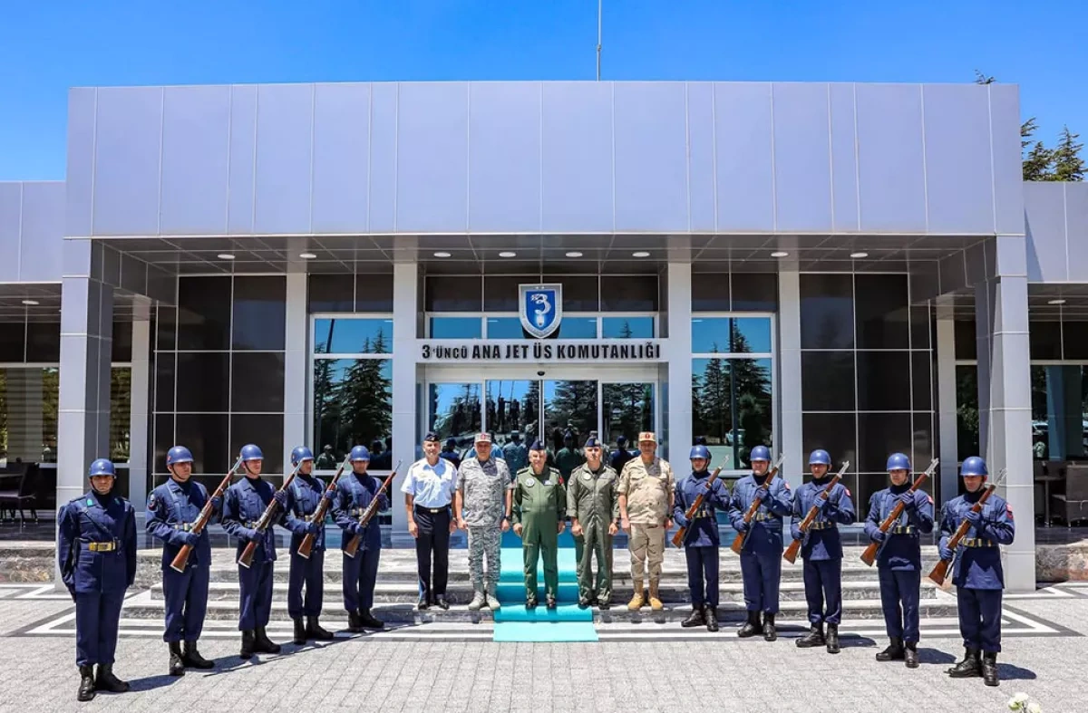 Azerbaijan’s Air Force chief joins high-level observations at Türkiye drill PHOTO