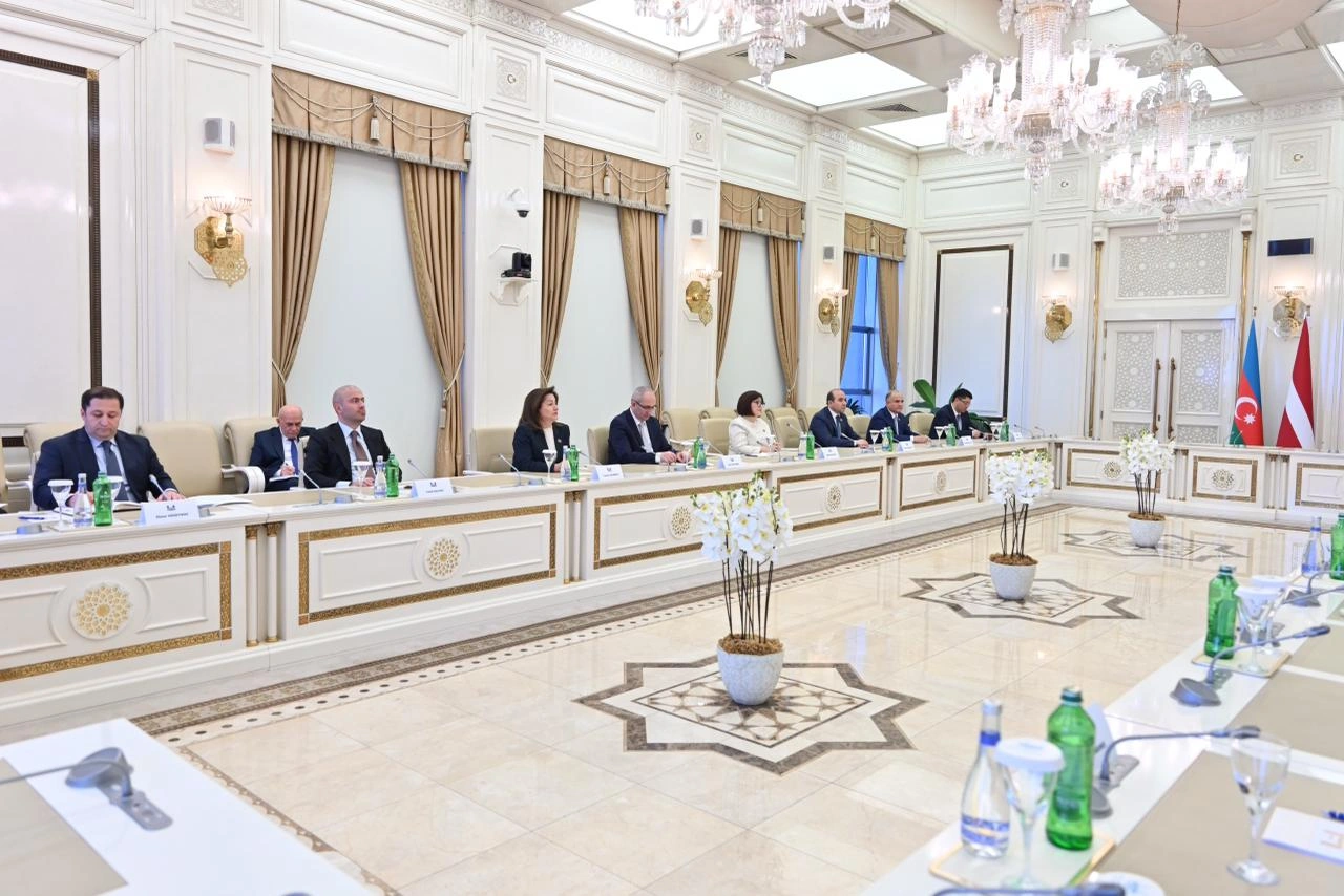 Azerbaijani Parliament Speaker meets with Latvian President (PHOTO)