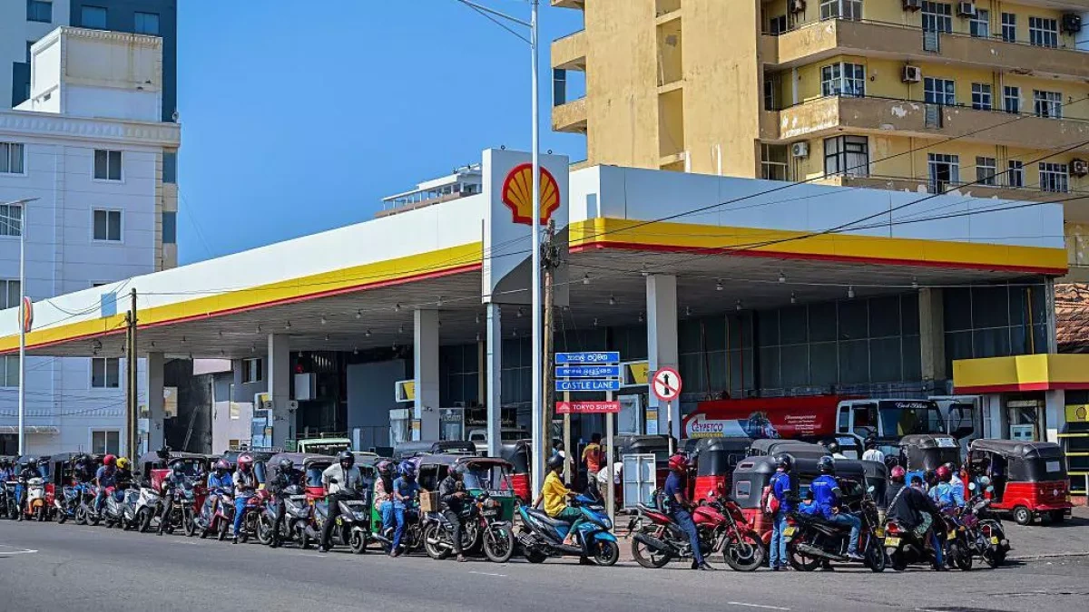 Sri Lanka declares midweek holiday to conserve fuel