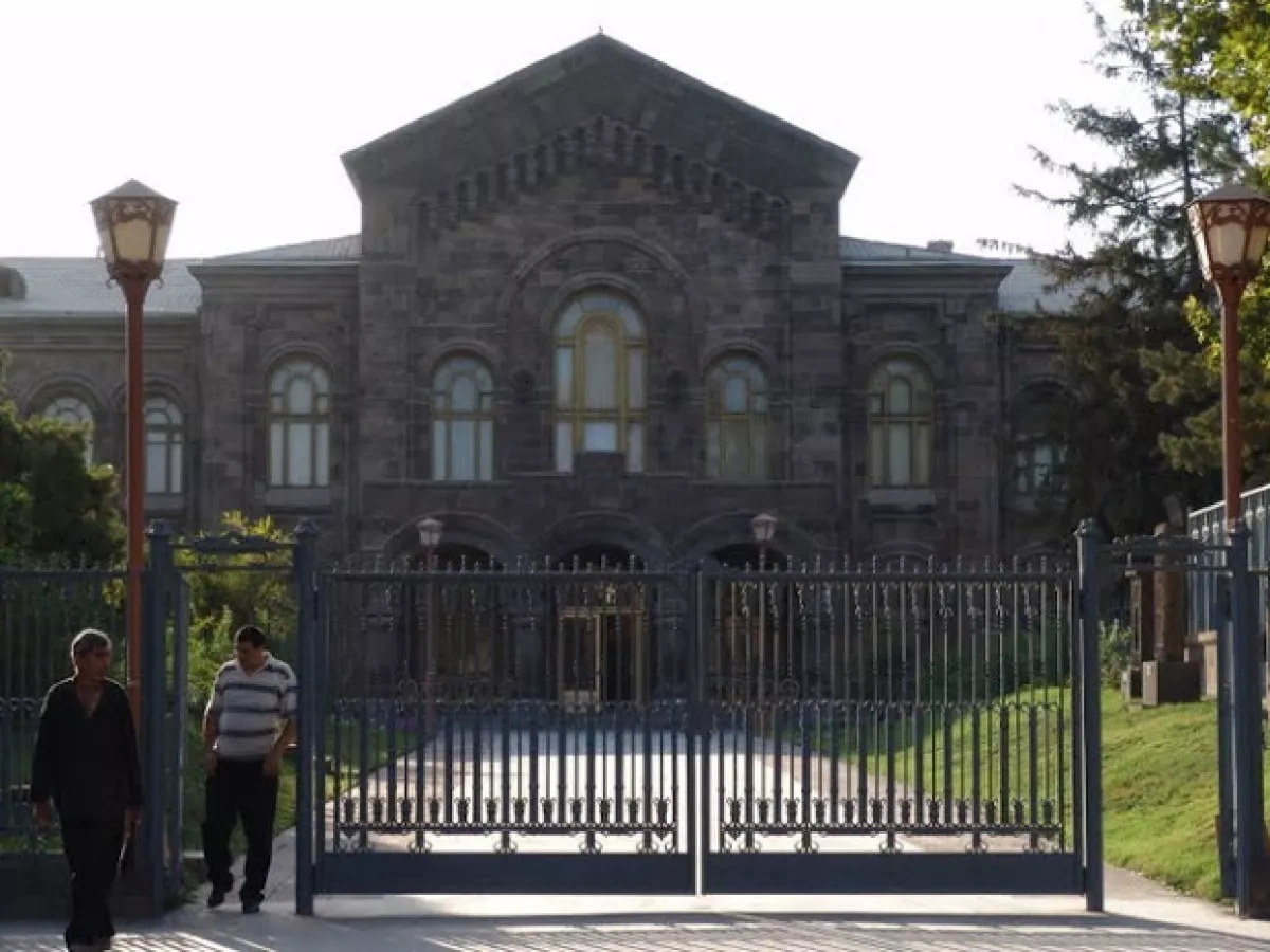 The fall of an idol in a cassock  How Pashinyan is forcing out Armenia’s Catholicos