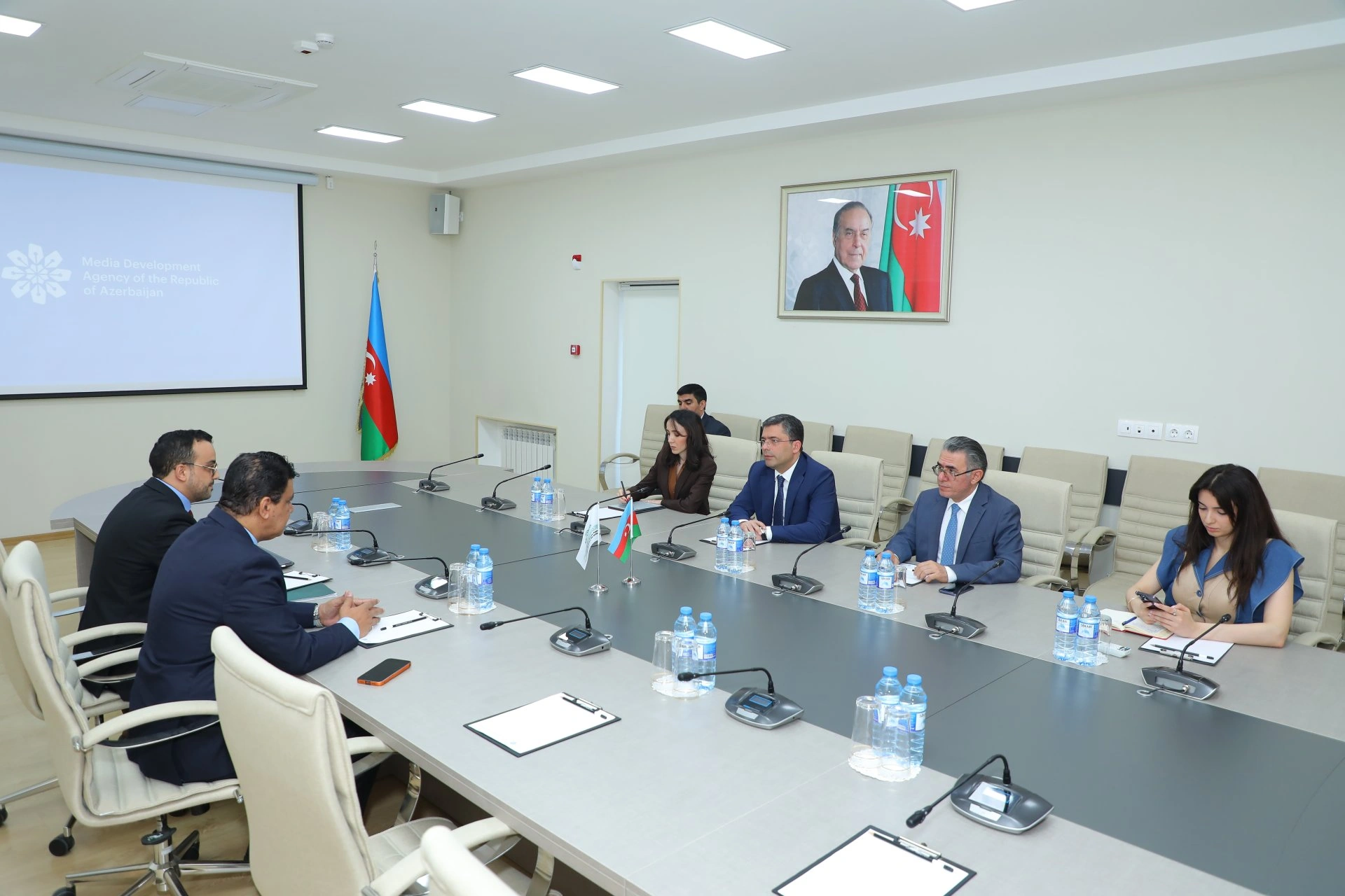 Azerbaijan's MEDIA and Union of OIC News Agencies discuss cooperation (PHOTO)