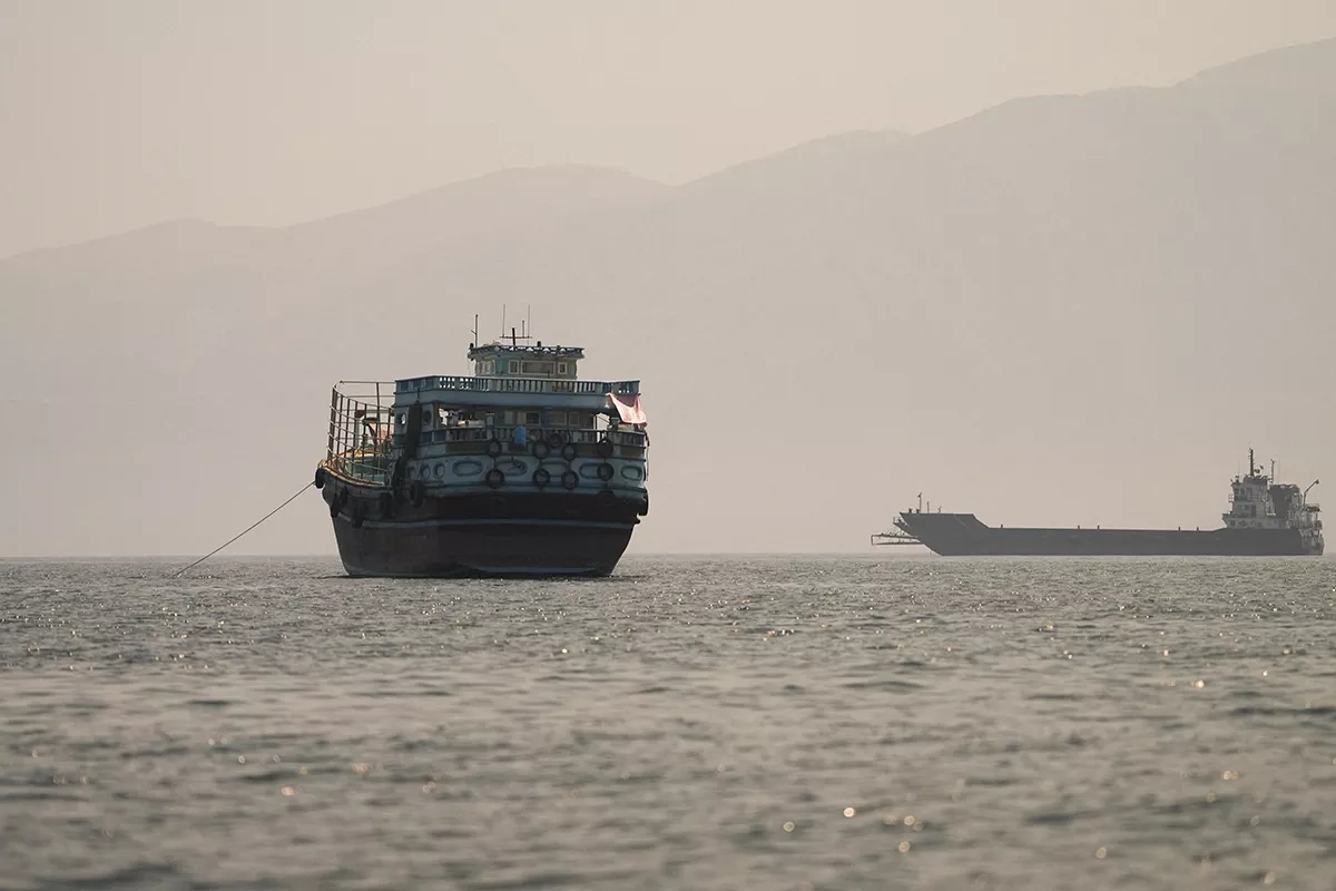 Oman, IMO open alternative shipping route to evacuate stranded Gulf vessels