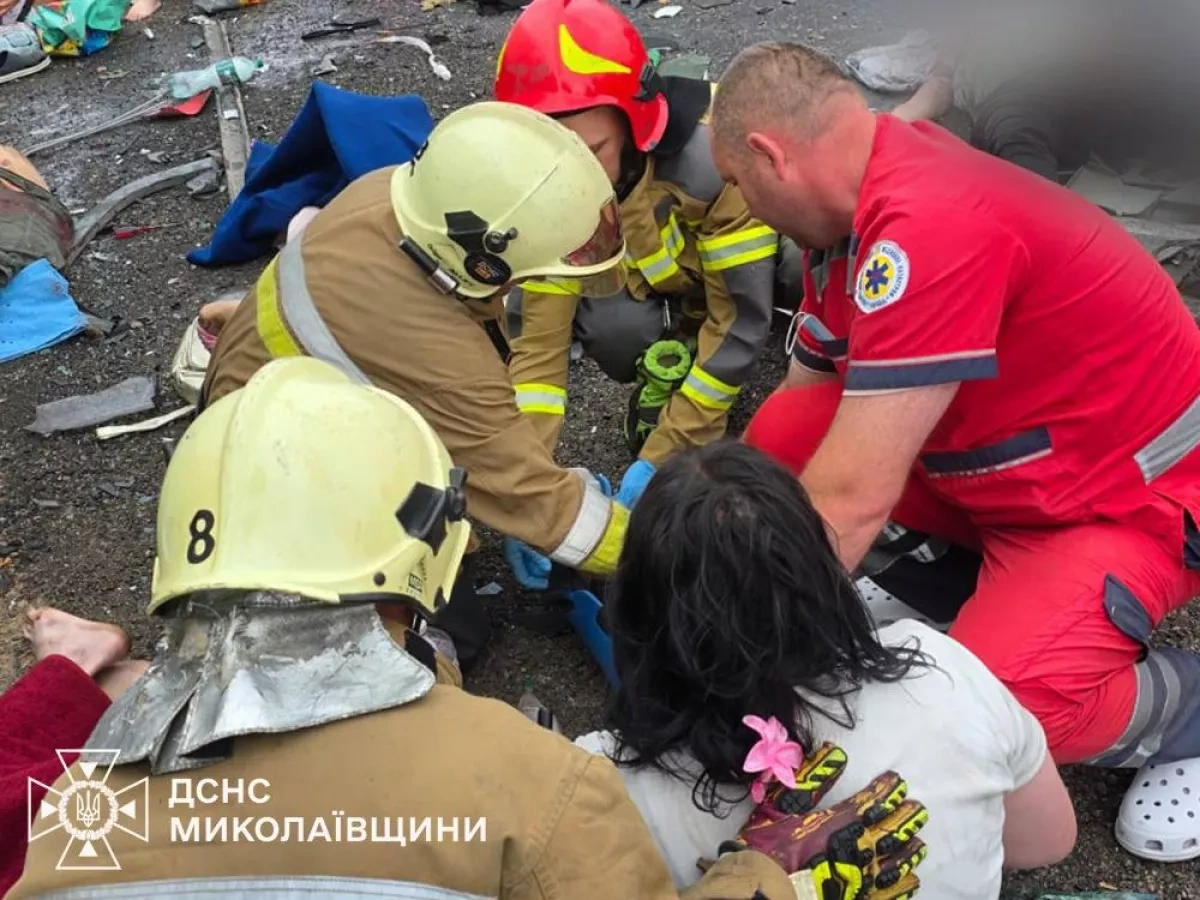 Zelenskyy: Twelve killed in deadly crash in southern Ukraine PHOTO
