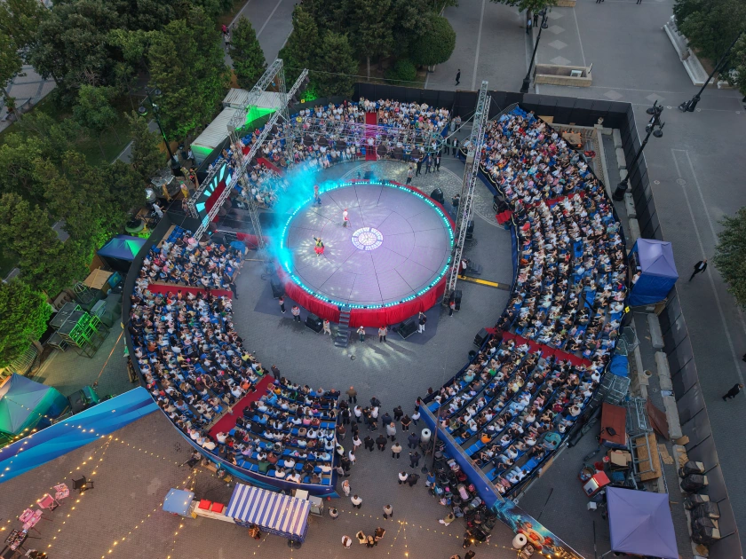 Leyla Aliyeva and Arzu Aliyeva visit "CandyFest" summer festival and watch "Magic Pearl" water circus show (PHOTO)