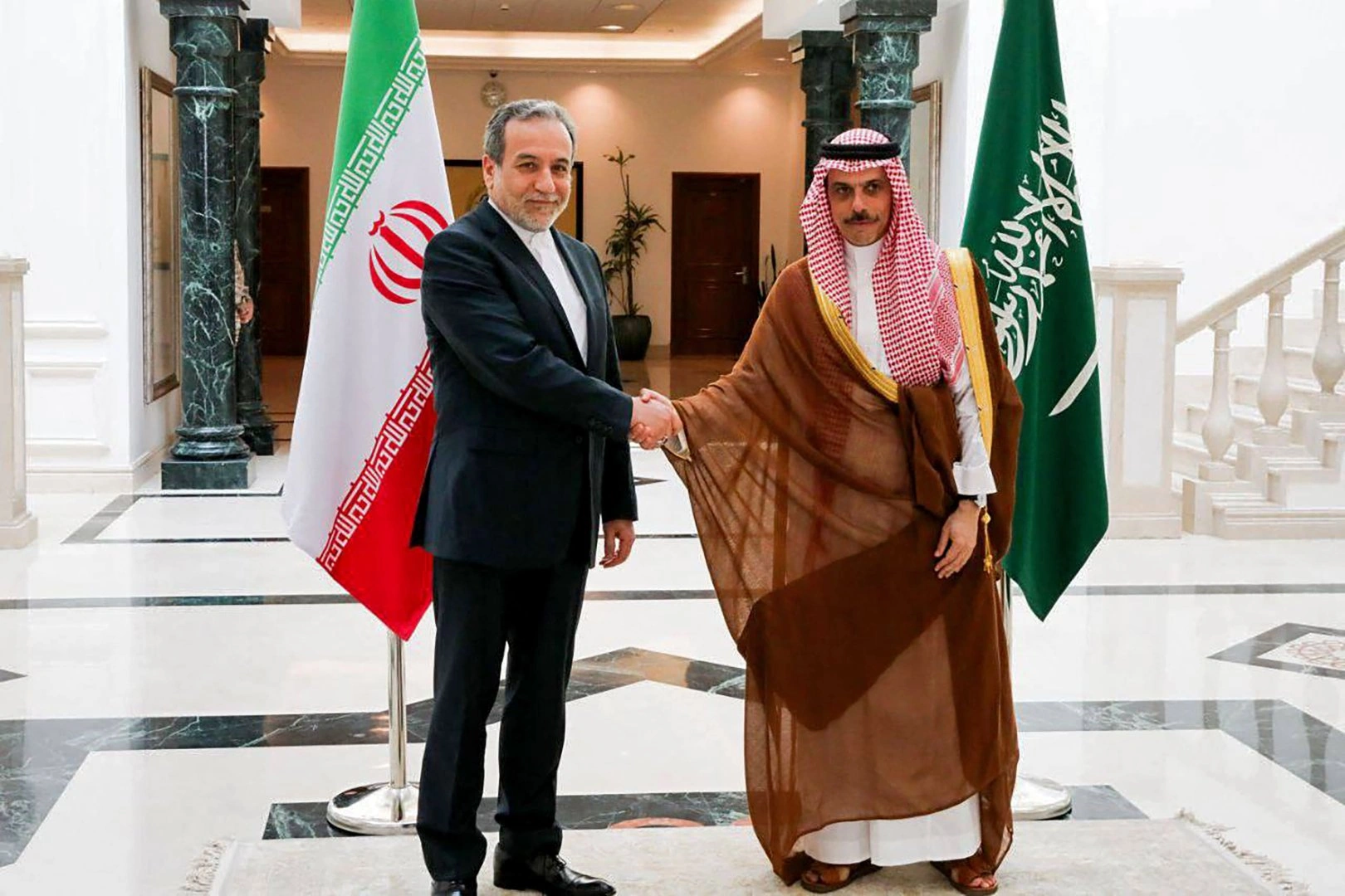 Saudi, Iranian Foreign Ministers discuss efforts to ease Gulf tensions