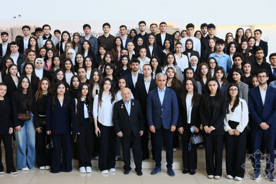 Heydar Aliyev Center hosts youth meeting on “Heydar Aliyev and the Creativity of Omar Eldarov” (PHOTO)