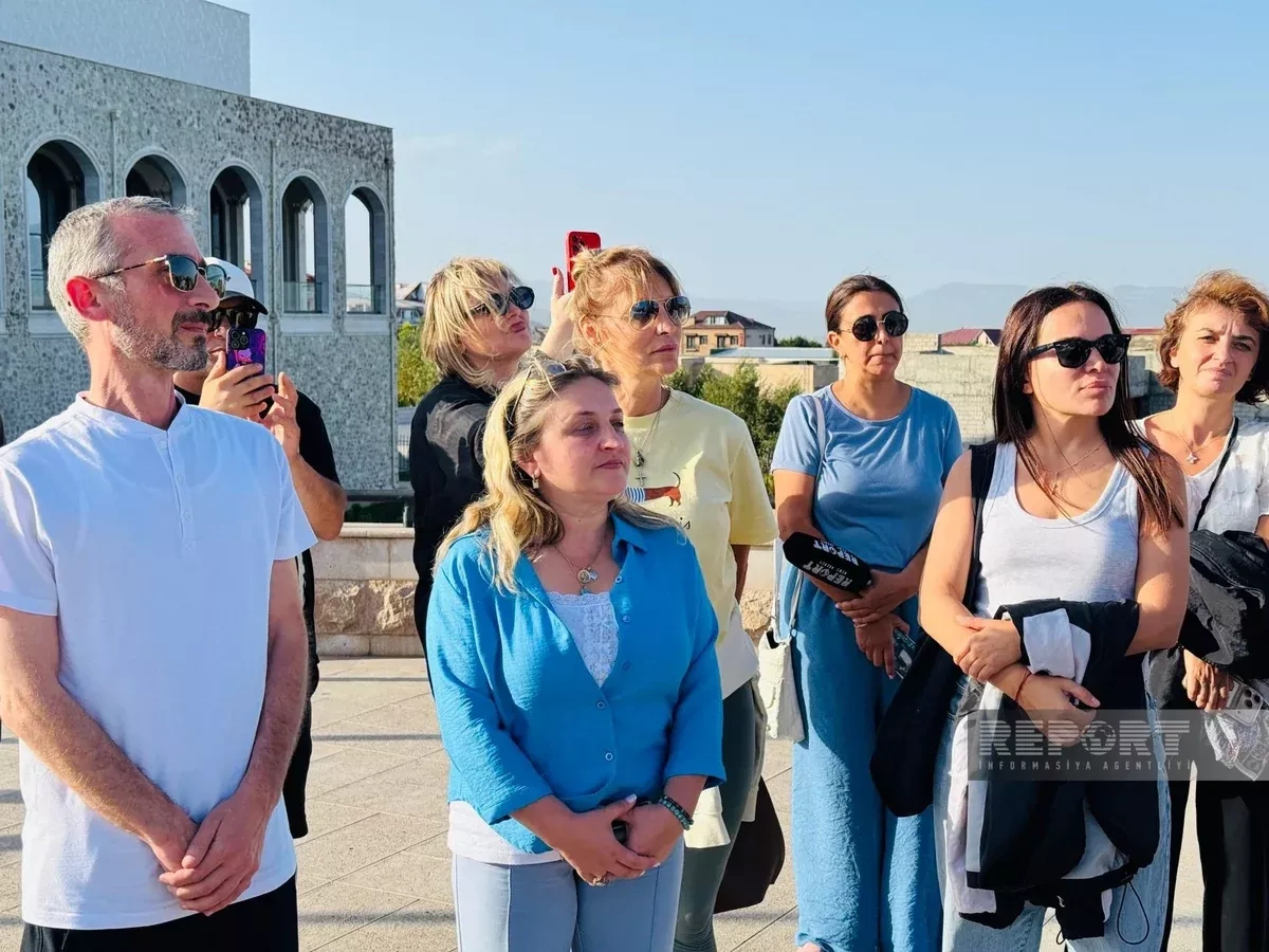 Azerbaijan's Khankandi welcomes Georgian journalists, bloggers PHOTO
