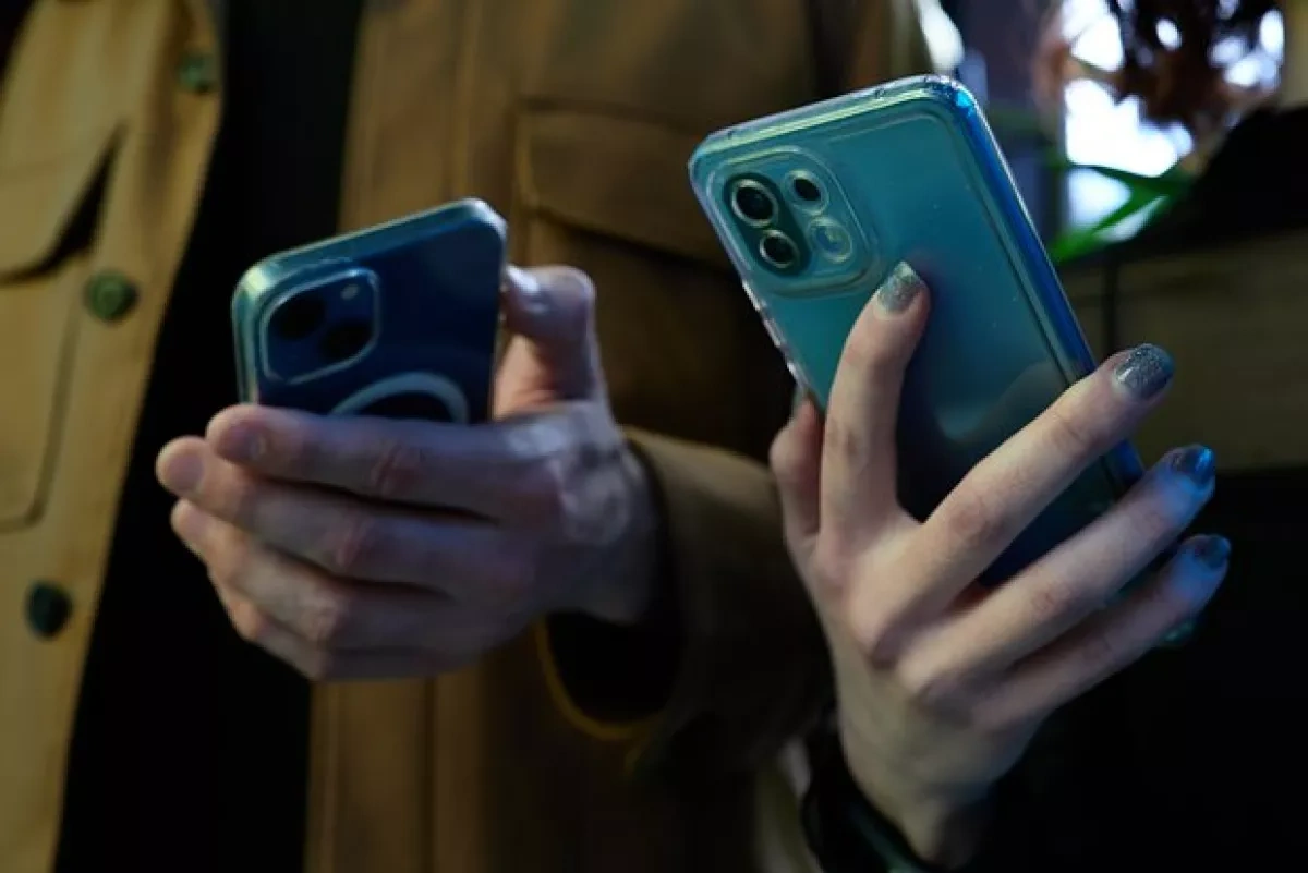 Memory card slots to return in smartphones amid market crisis