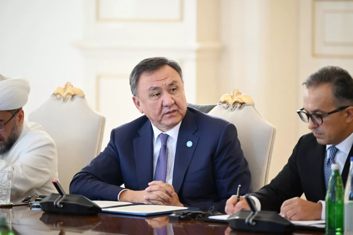 President Ilham Aliyev receives OTS officials, Muslim religious leaders in Baku PHOTO