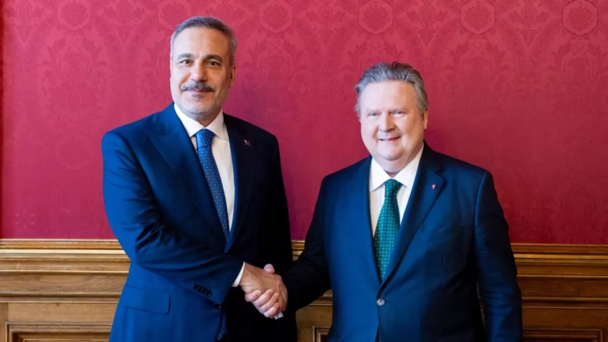 Turkish FM expands diplomatic contacts in Austrian capital