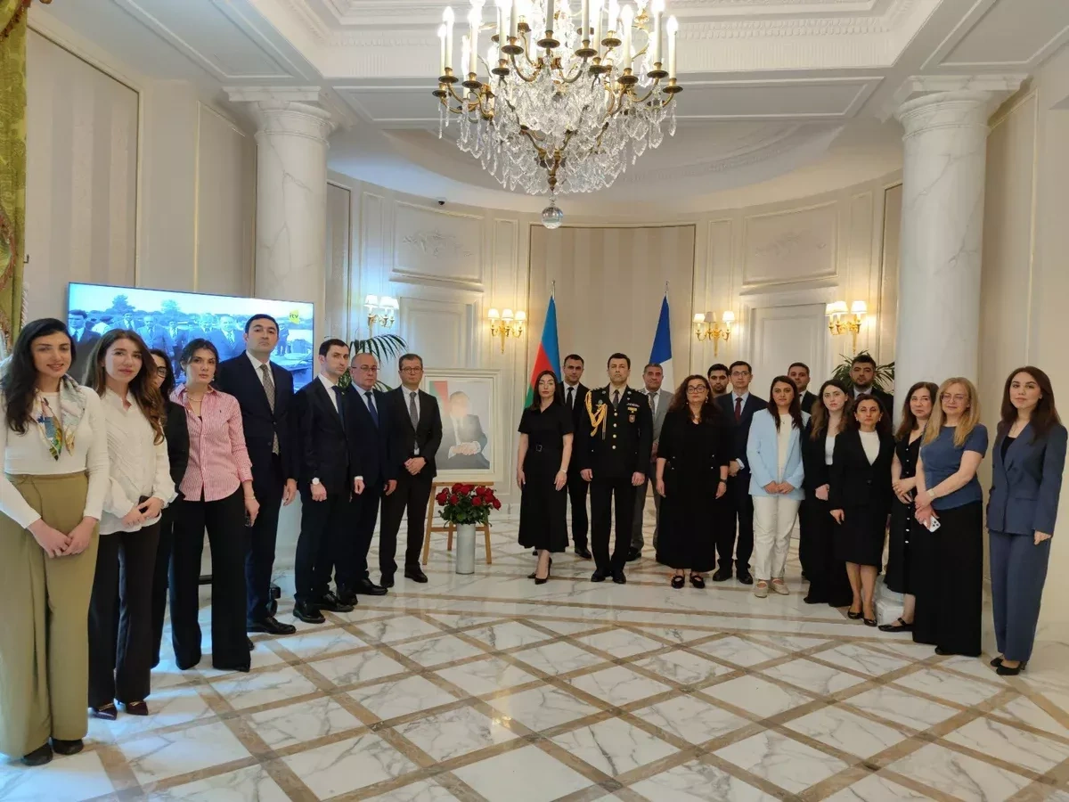 Azerbaijani embassy in France honours memory of Heydar Aliyev