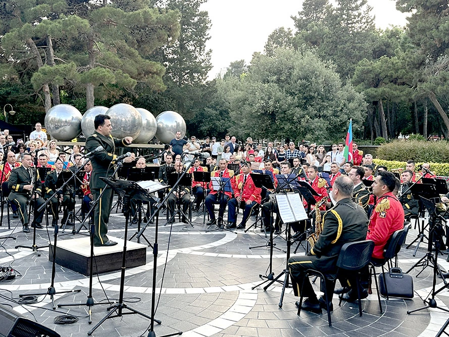 Armed Forces Day is marked with festive concert by Azerbaijani and Turkish military orchestras (PHOTO)