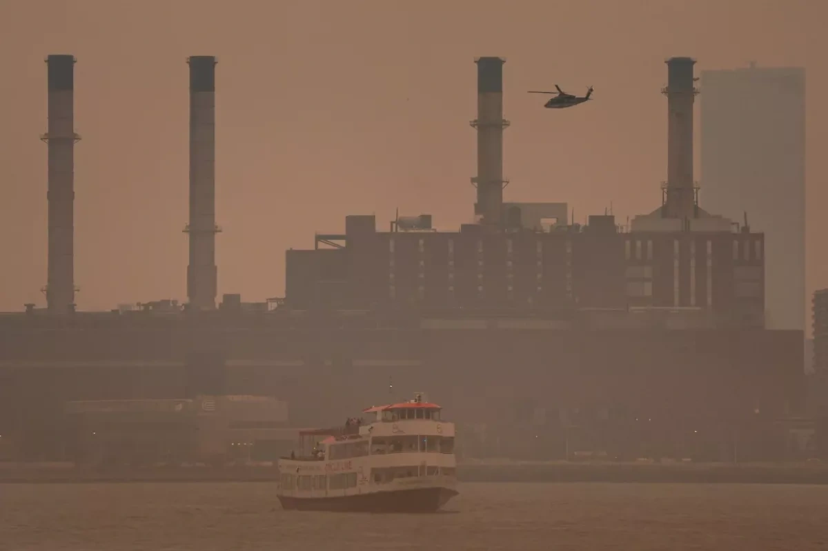 Canadian wildfire smoke triggers air warnings across US PHOTO