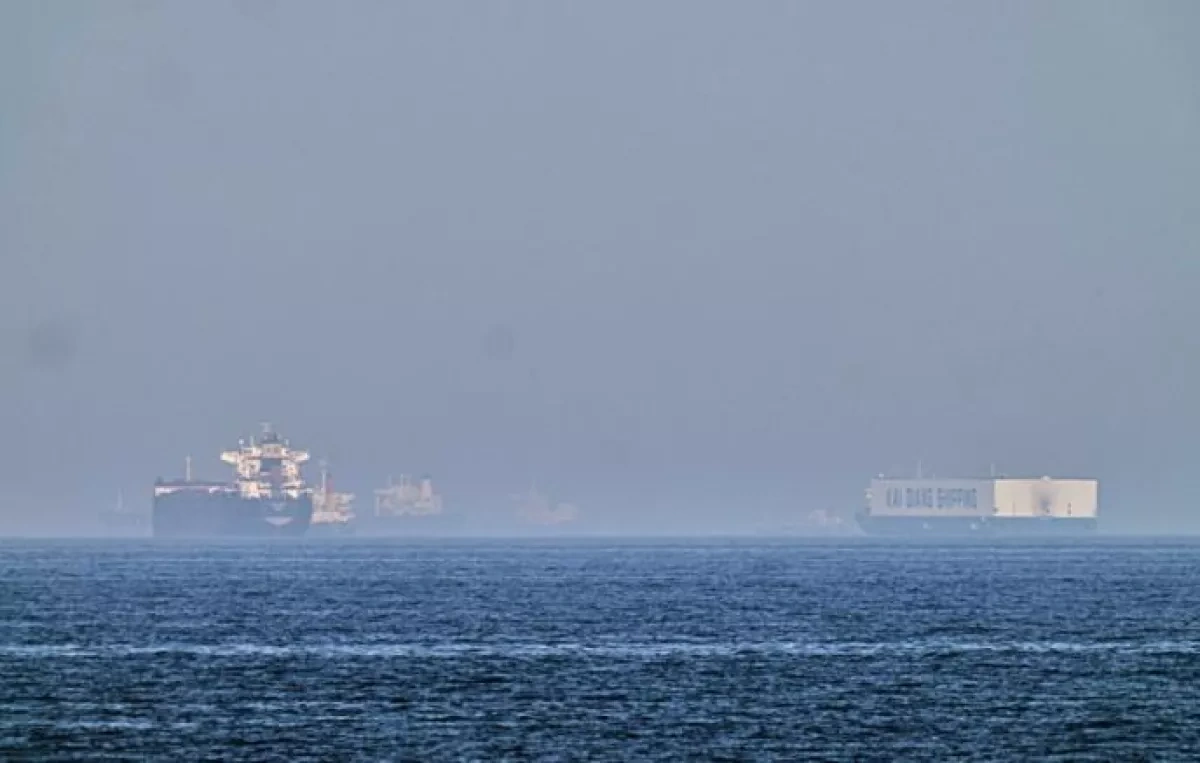 Tanker hit by unknown projectile off Oman coast