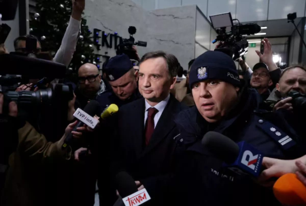 Media: Poland demands answers after wanted ex-minister travels to US