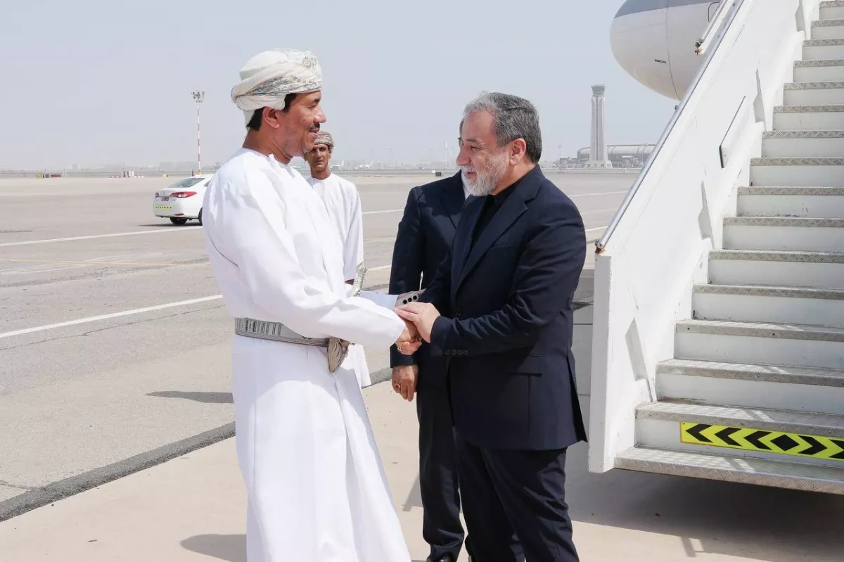 Iranian foreign minister arrives in Oman for Strait of Hormuz talks PHOTO