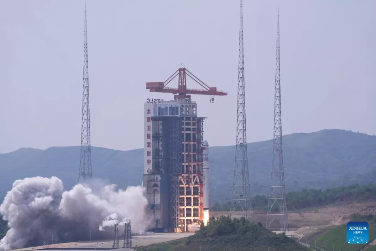 China launches seven satellites into orbit PHOTO