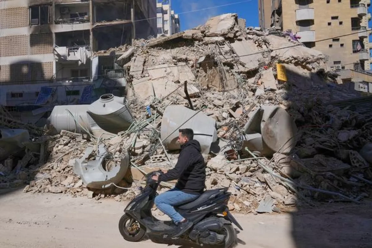 Israeli airstrike destroys Russian cultural centre building in southern Lebanon Video