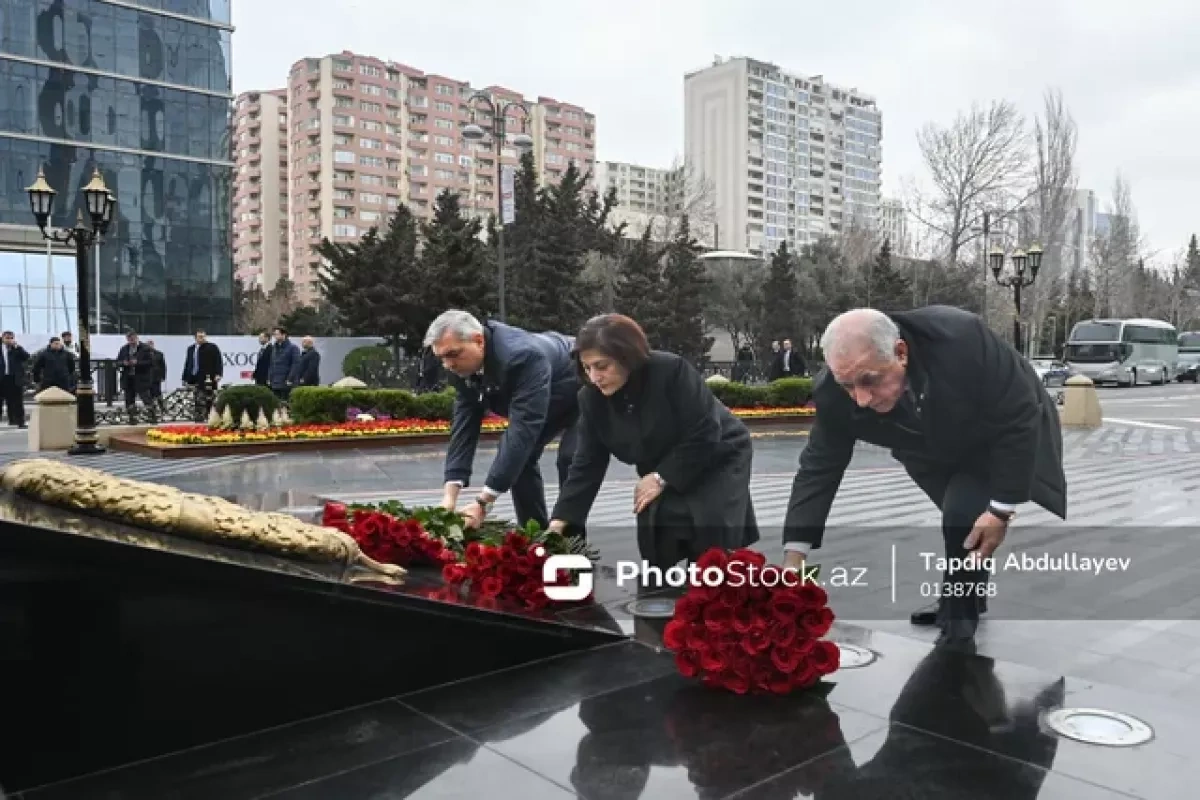 Azerbaijani officials visiting Khojaly tragedy memorial in Baku PHOTO