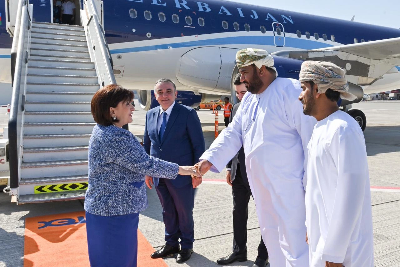 Azerbaijani parliament speaker visits Oman (PHOTO)
