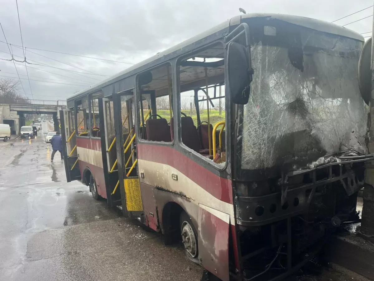 Russian shelling hits minibus in Kherson, killing driver, injuring several Photo