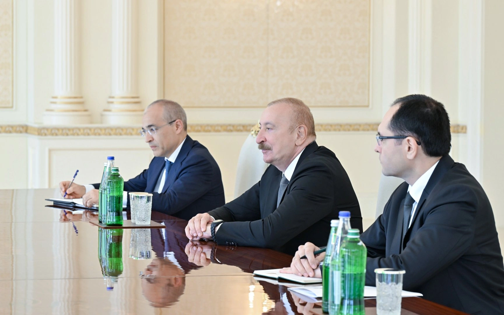 President Ilham Aliyev receives delegation from John Deere (PHOTO)