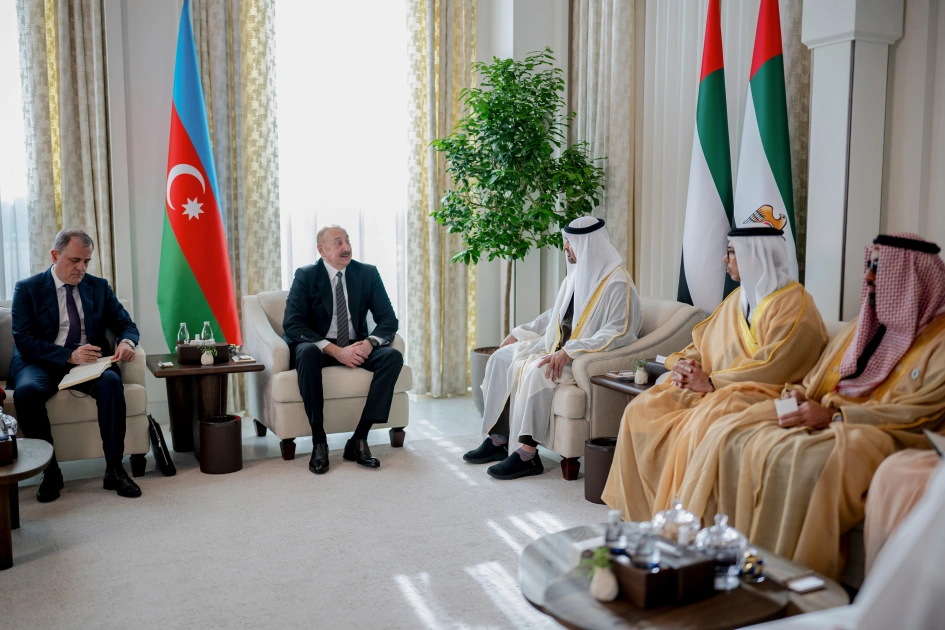 President Ilham Aliyev meets with President of United Arab Emirates in Abu Dhabi (PHOTO)