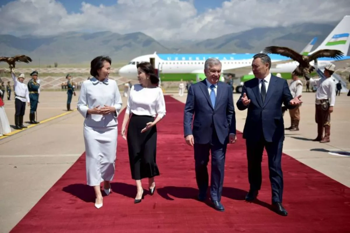 Uzbek president kicks off state visit to Kyrgyzstan PHOTO