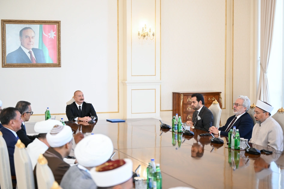 President Ilham Aliyev receives participants of international conferences held in Baku (PHOTO)