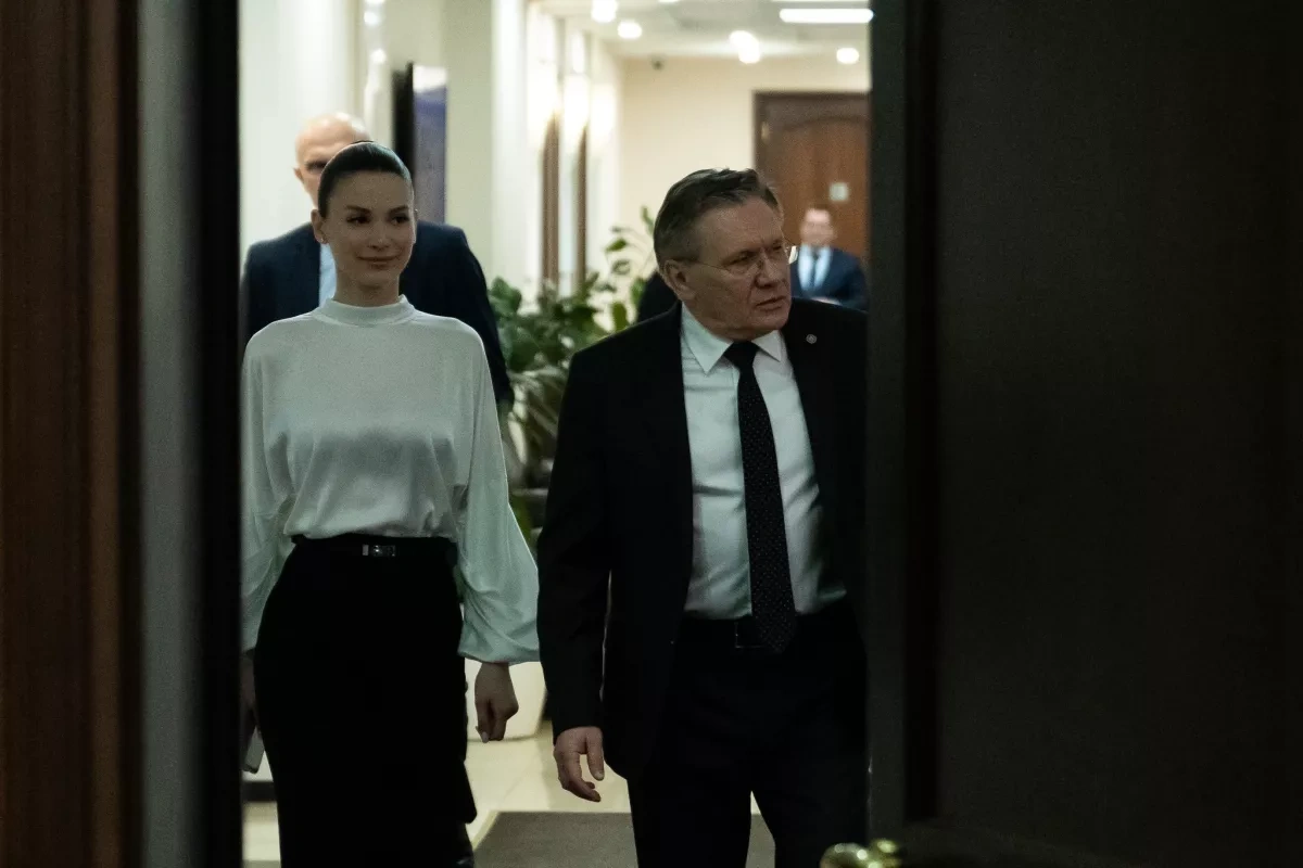 Hungary’s top diplomat arrives in Moscow to boost economic ties photo
