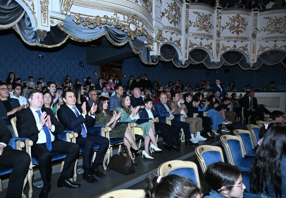 Leyla Aliyeva and Alena Aliyeva attend performance of "The Little Prince" based on same name at Azerbaijan State Academic Musical Theater (FOTO)