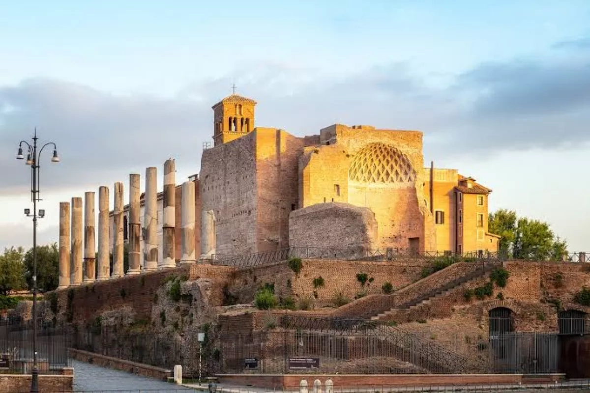 Rome residents seek refuge from heat in catacombs
