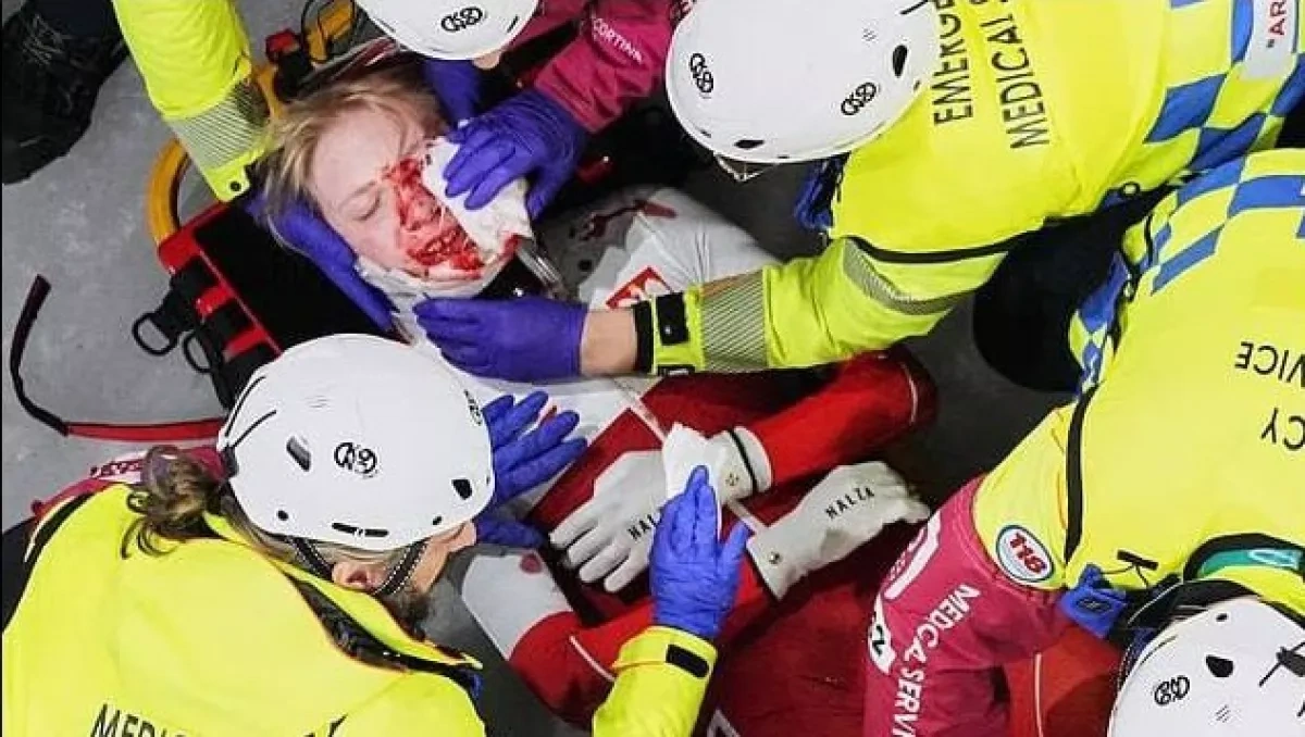 Polish speedskater leaves race on stretcher after skate blade injury to face Photo
