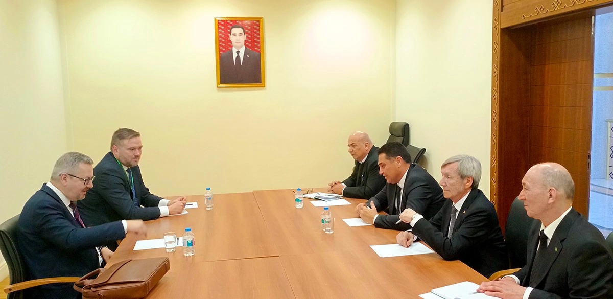 Turkmenistan, Poland discuss expanding political contacts