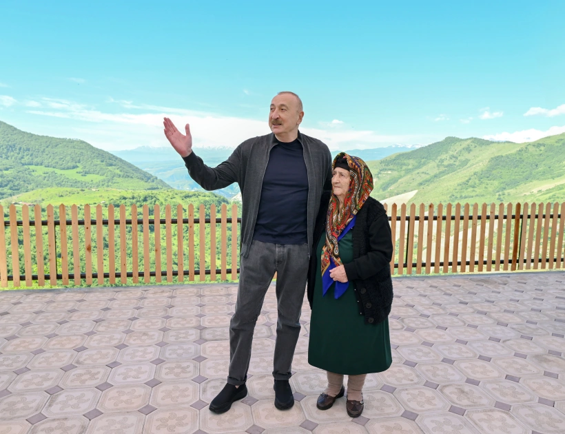 President Ilham Aliyev inspects reconstruction progress in Boyuk Galaderesi village of Shusha district, meets with residents (PHOTO)