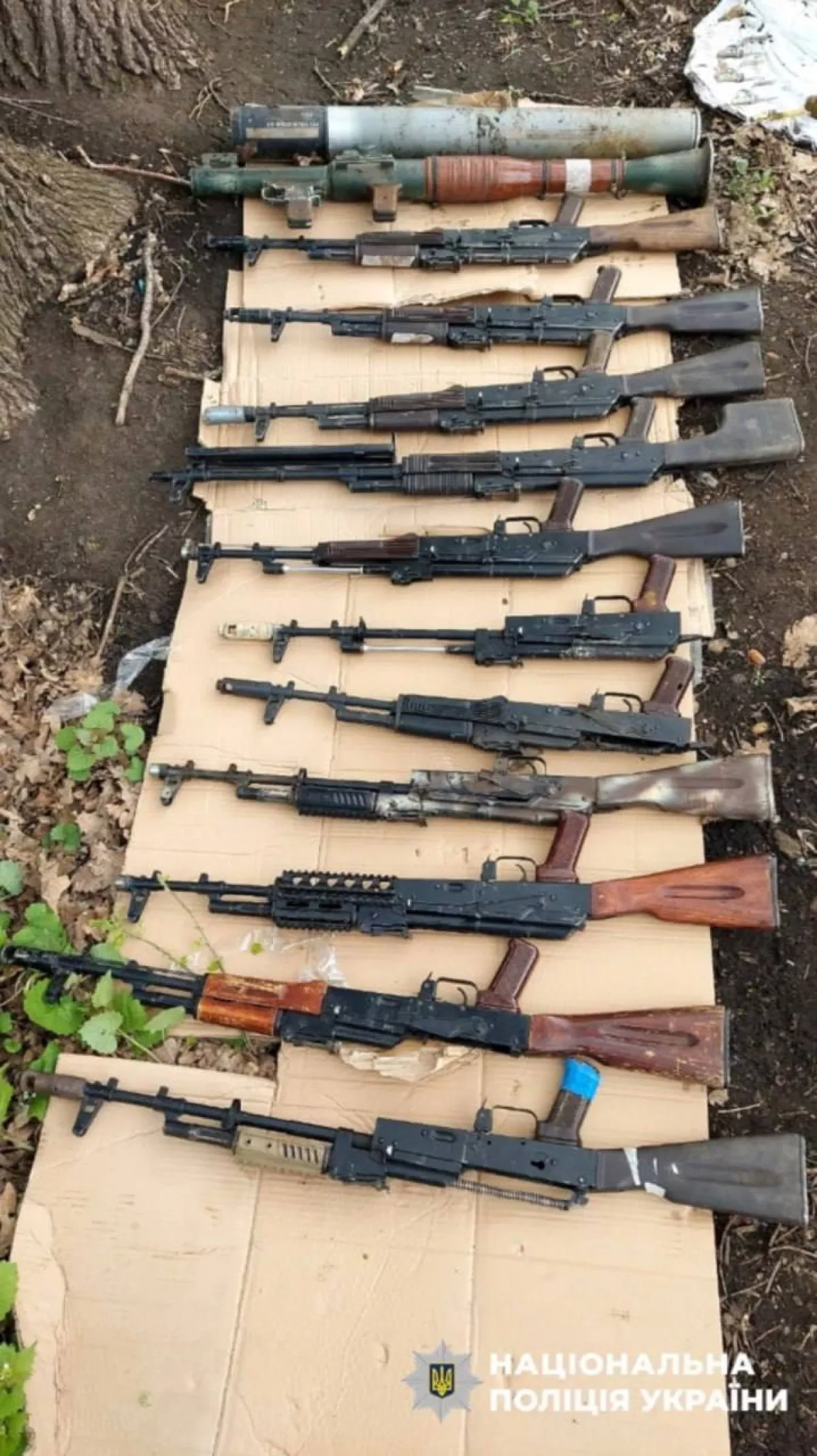 Ukraine police uncover 20 weapons caches in nationwide crackdown Photo