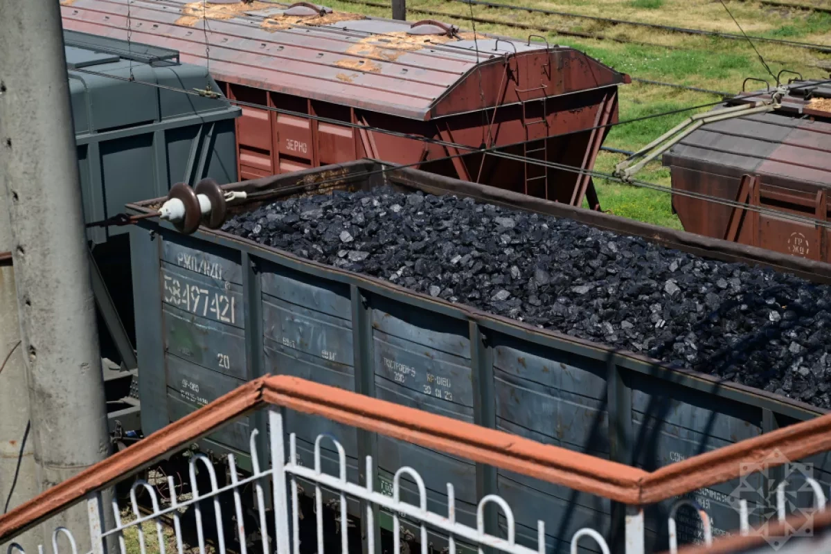Azerbaijan transports Russian wheat, coal to Armenia by rail PHOTO
