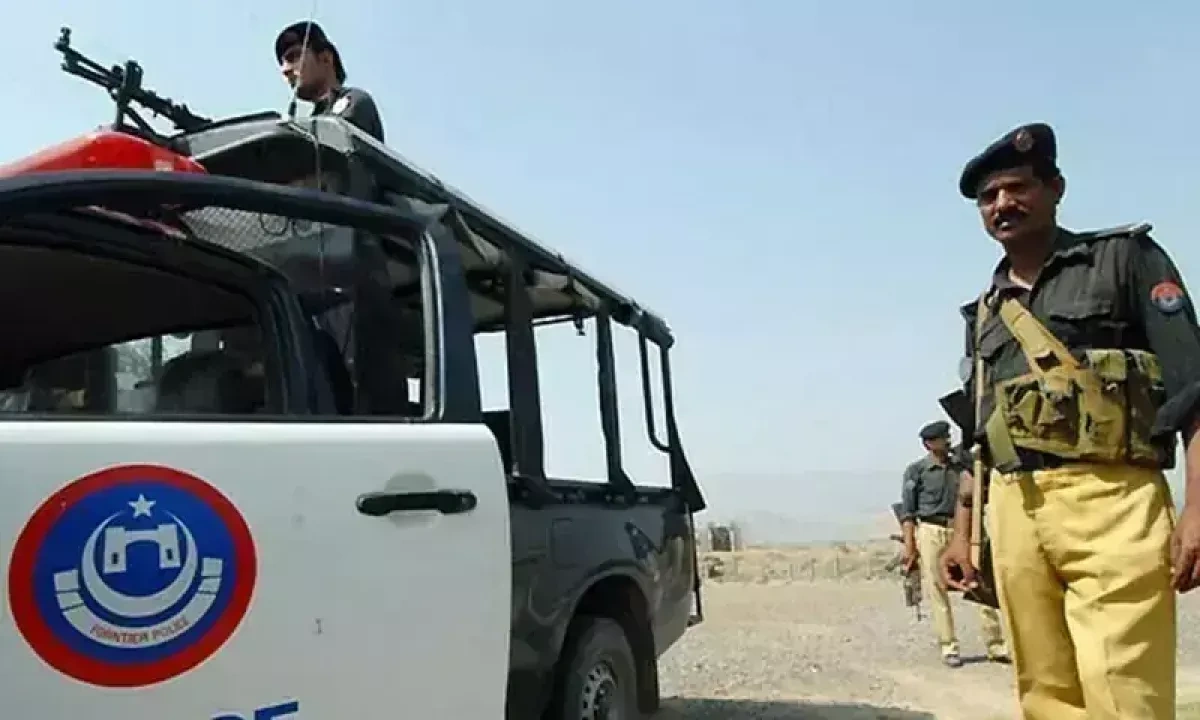 Pakistani forces kill 10 militants in twin operations