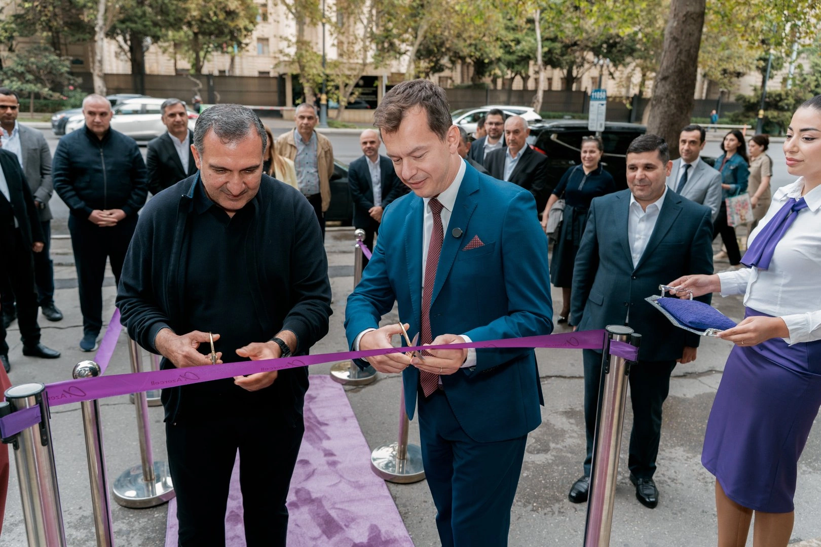 Azercell opens its first next-generation dealer store (PHOTO)